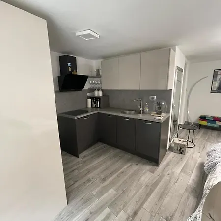Lux Garden Apartment